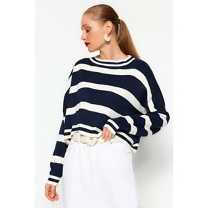 Trendyolmilla Lacivert Crop Çizgili Triko Kazak