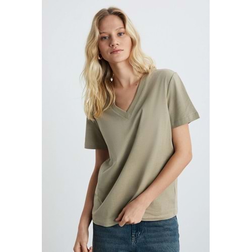 V Yakalı Comfort Fit Bej T-shirt