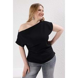 Trendyolmilla Curve Siyah Krep Asimetrik Yakalı Büyük Beden Bluz T