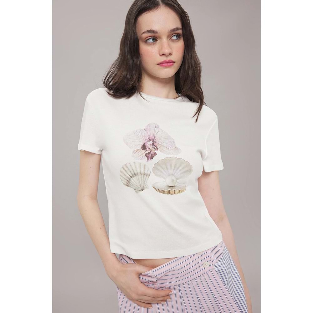 Trendyolmilla Ekru Baskılı Fitted/Vücuda Oturan Örme T-shirt