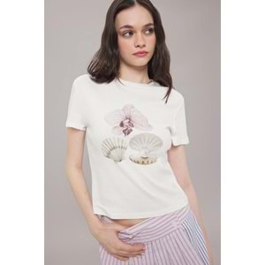 Trendyolmilla Ekru Baskılı Fitted/Vücuda Oturan Örme T-shirt