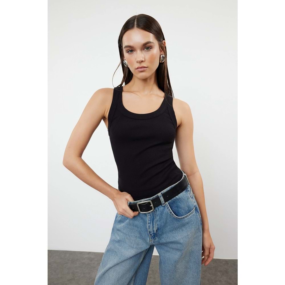 Trendyolmilla Siyah Havuz Yaka Regular Boy Fitilli Esnek Vücuda Oturan Örme Atlet